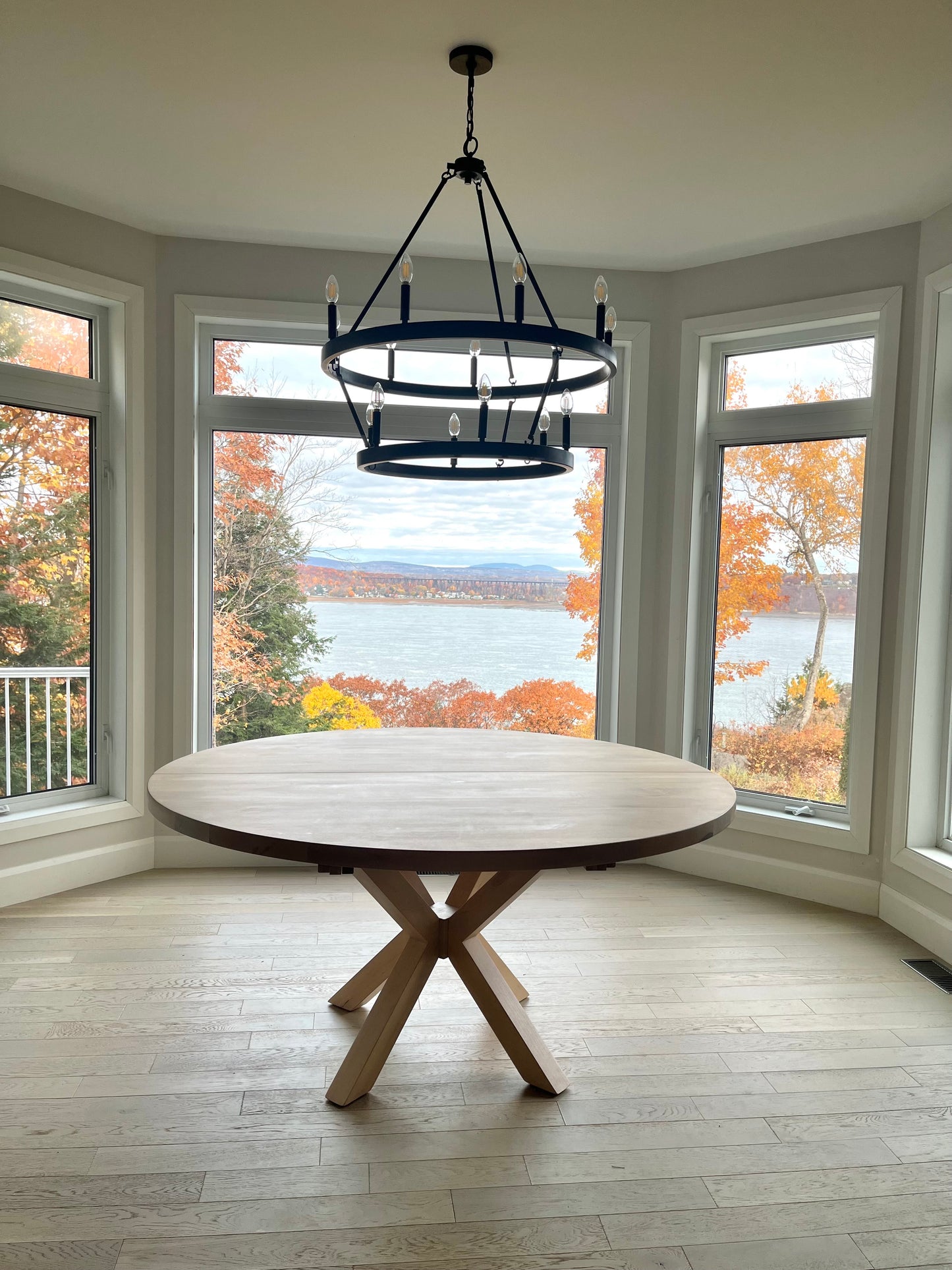 La Table Ronde - Table ronde en érable faite sur mesure