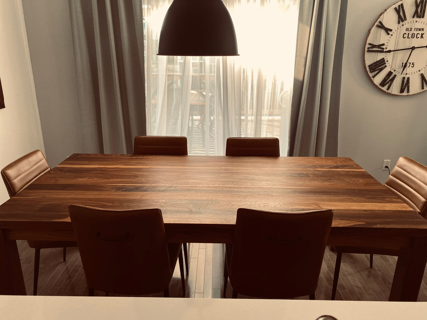 La Noyer Noir - Table en bois de noyer noir sur mesure