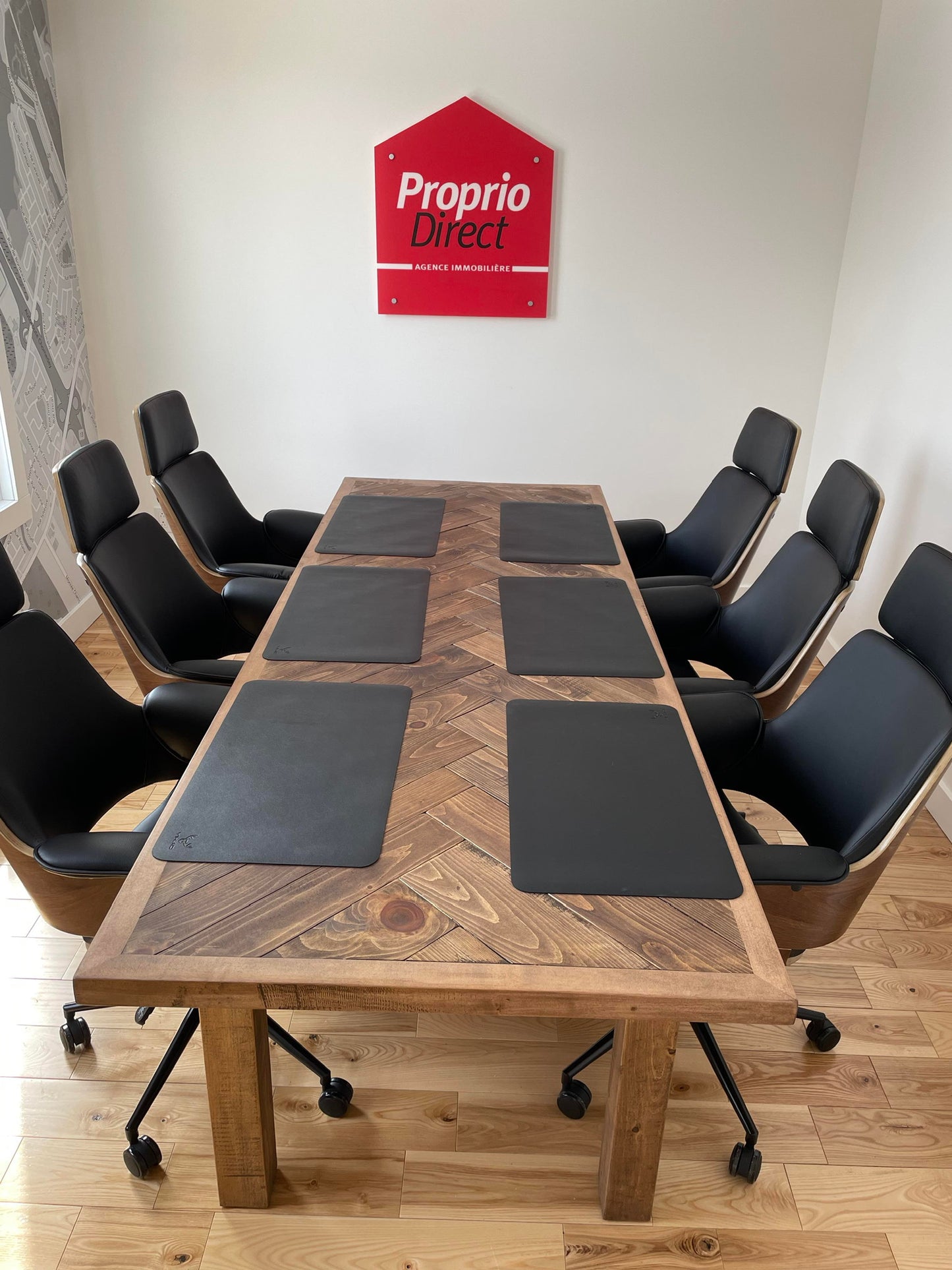 La Chevronnée - Chevron style table with different types of wood
