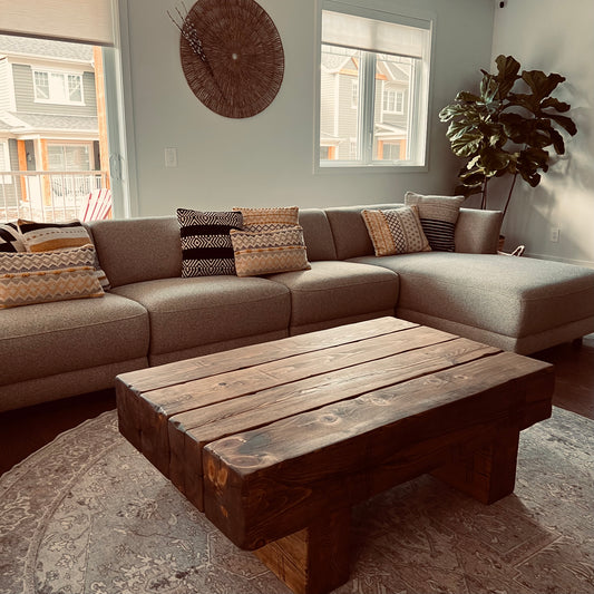 Table basse en poutres massives