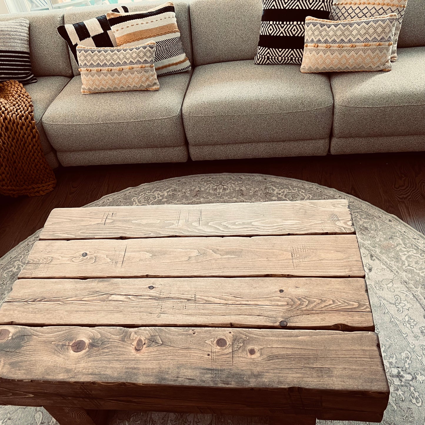 Table basse en poutres massives