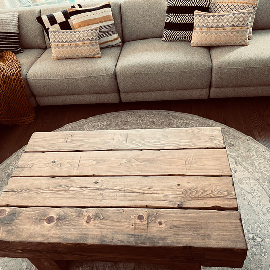 Table basse en poutres massives