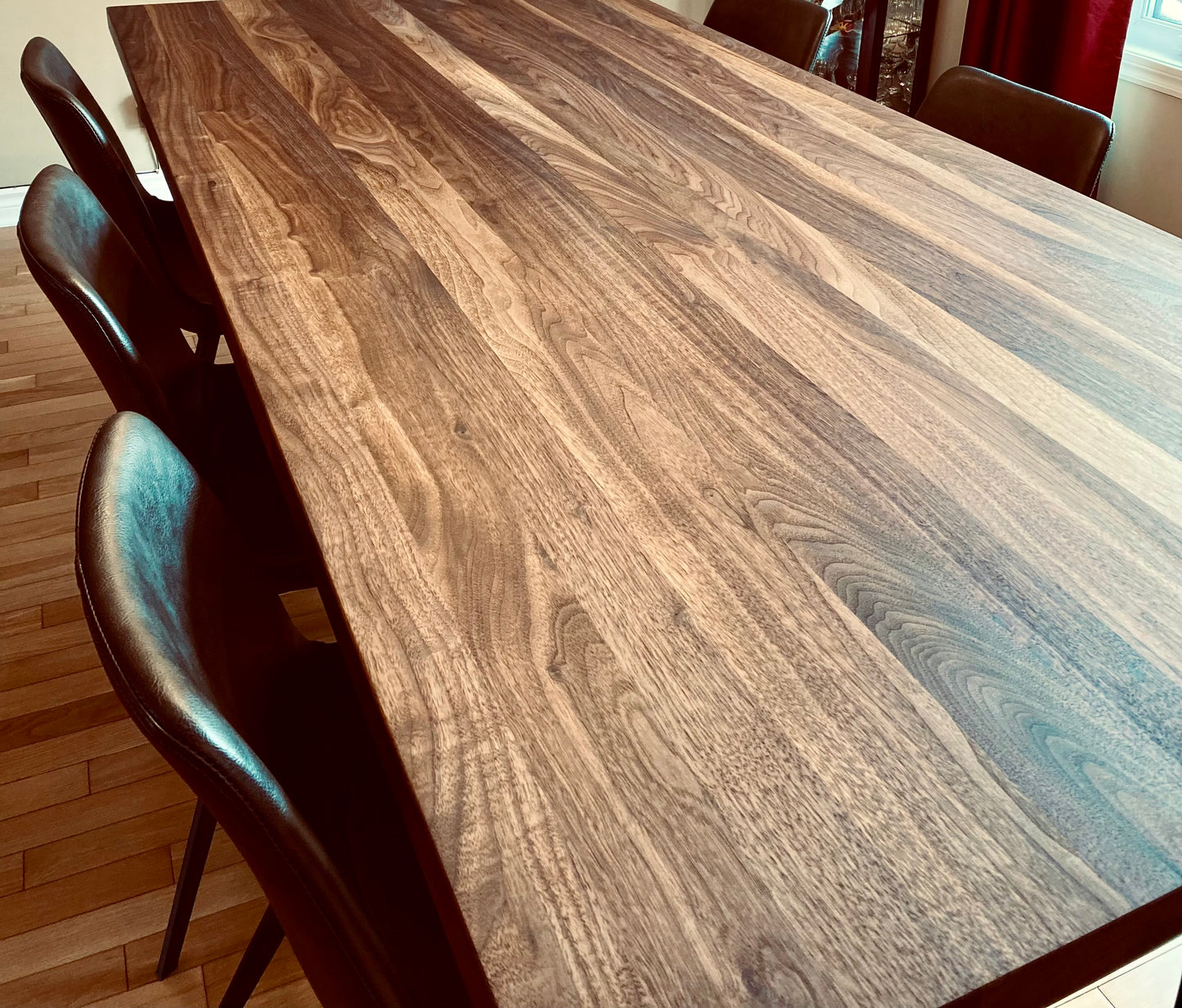 La Noyer Noir - Table en bois de noyer noir sur mesure