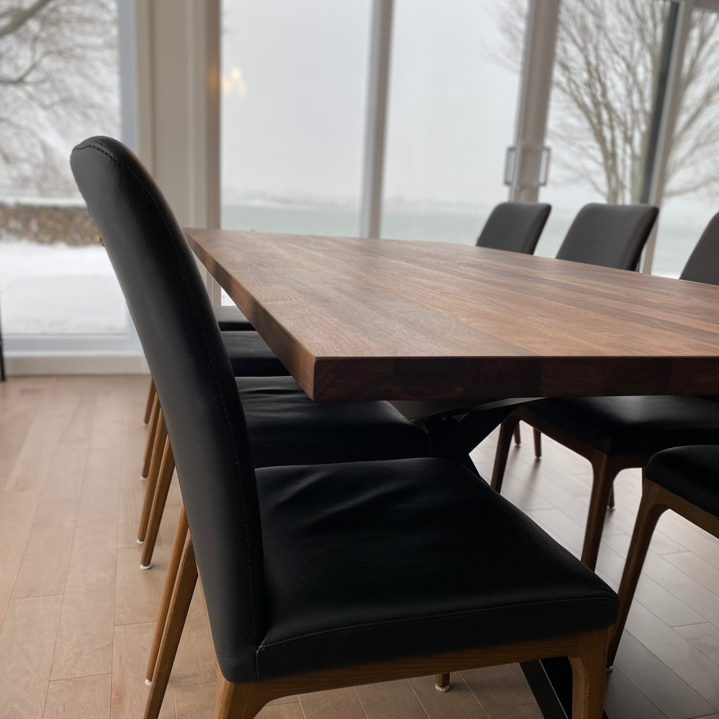 La Noyer Noir - Table en bois de noyer noir sur mesure