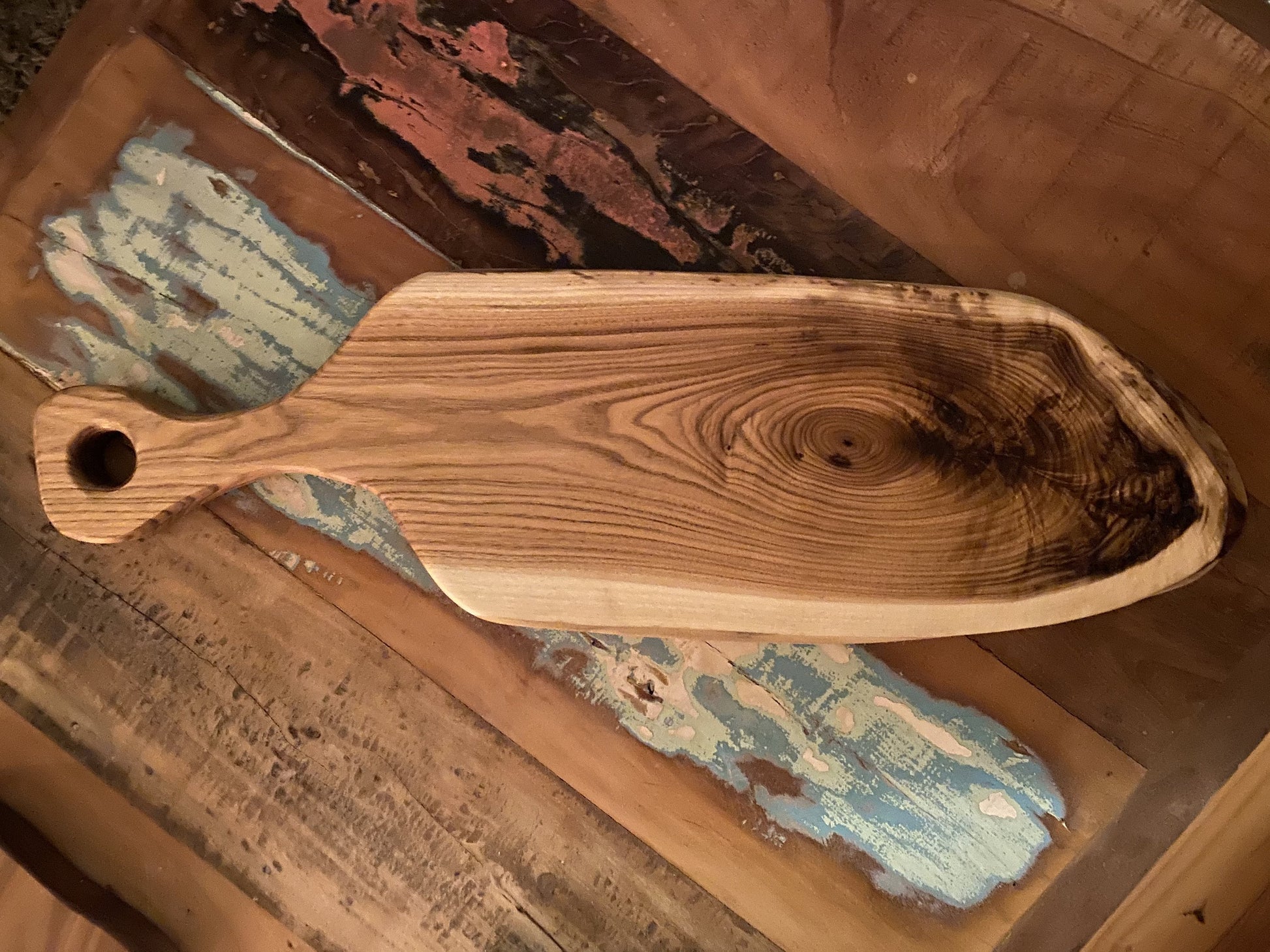 Charcuterie board made in butternut from Quebec