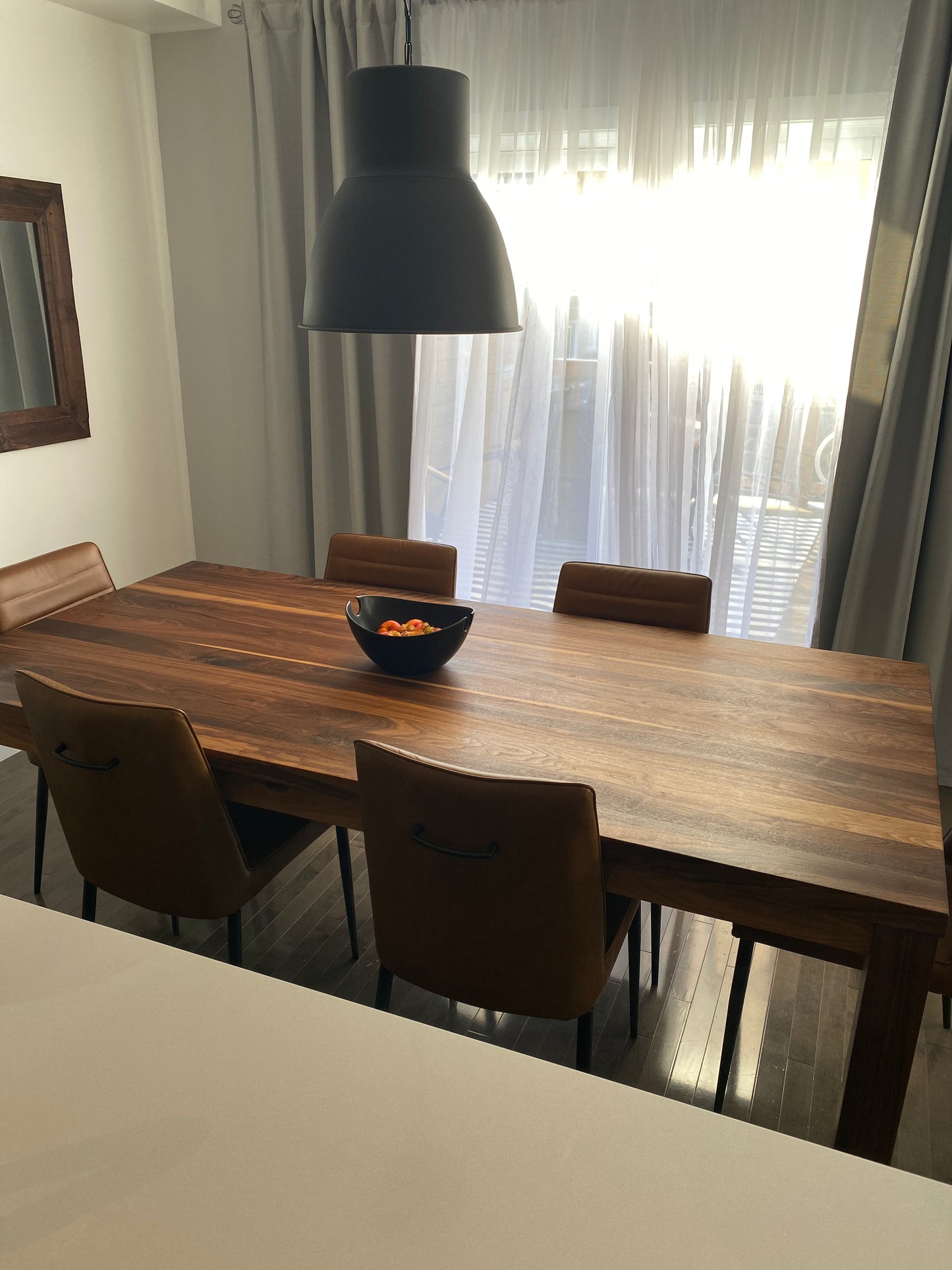 La Noyer Noir - Table en bois de noyer noir sur mesure