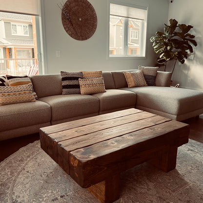 Table basse en poutres massives