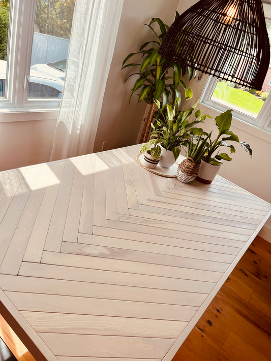 La Chevronnée - Chevron style table with different types of wood