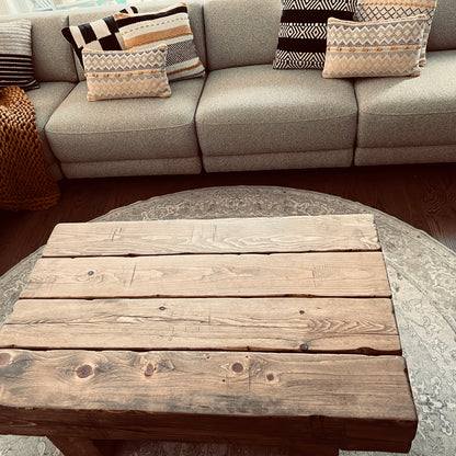 Table basse en poutres massives