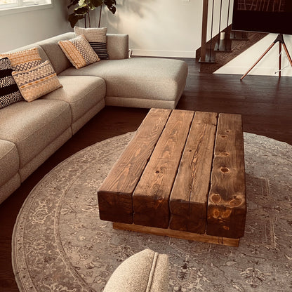 Table basse en poutres massives