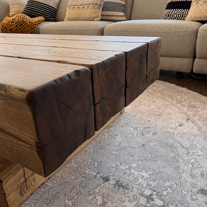 Table basse en poutres massives