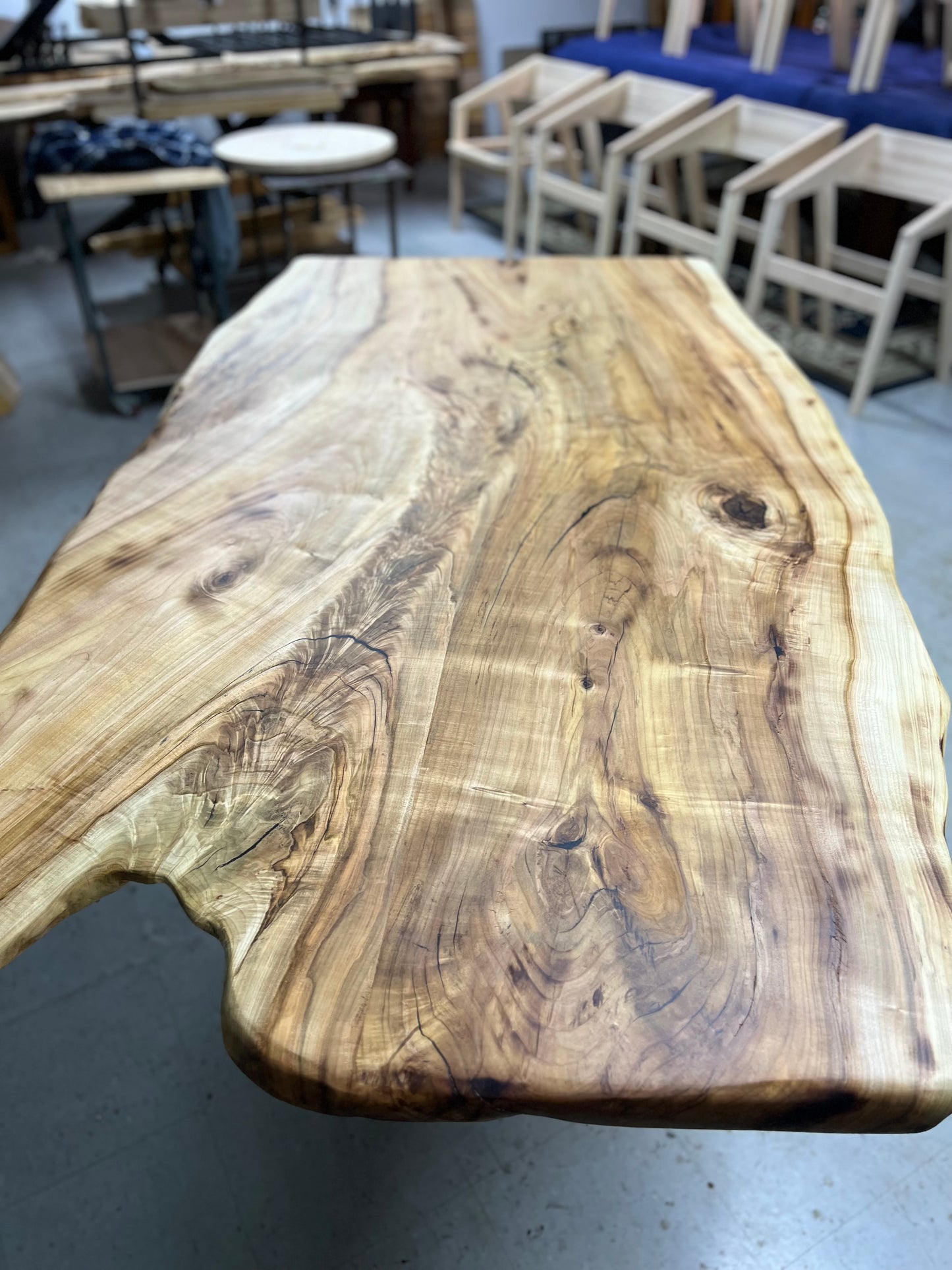 La Belle Tranche - Table faite à partir d'une tranche d'arbre