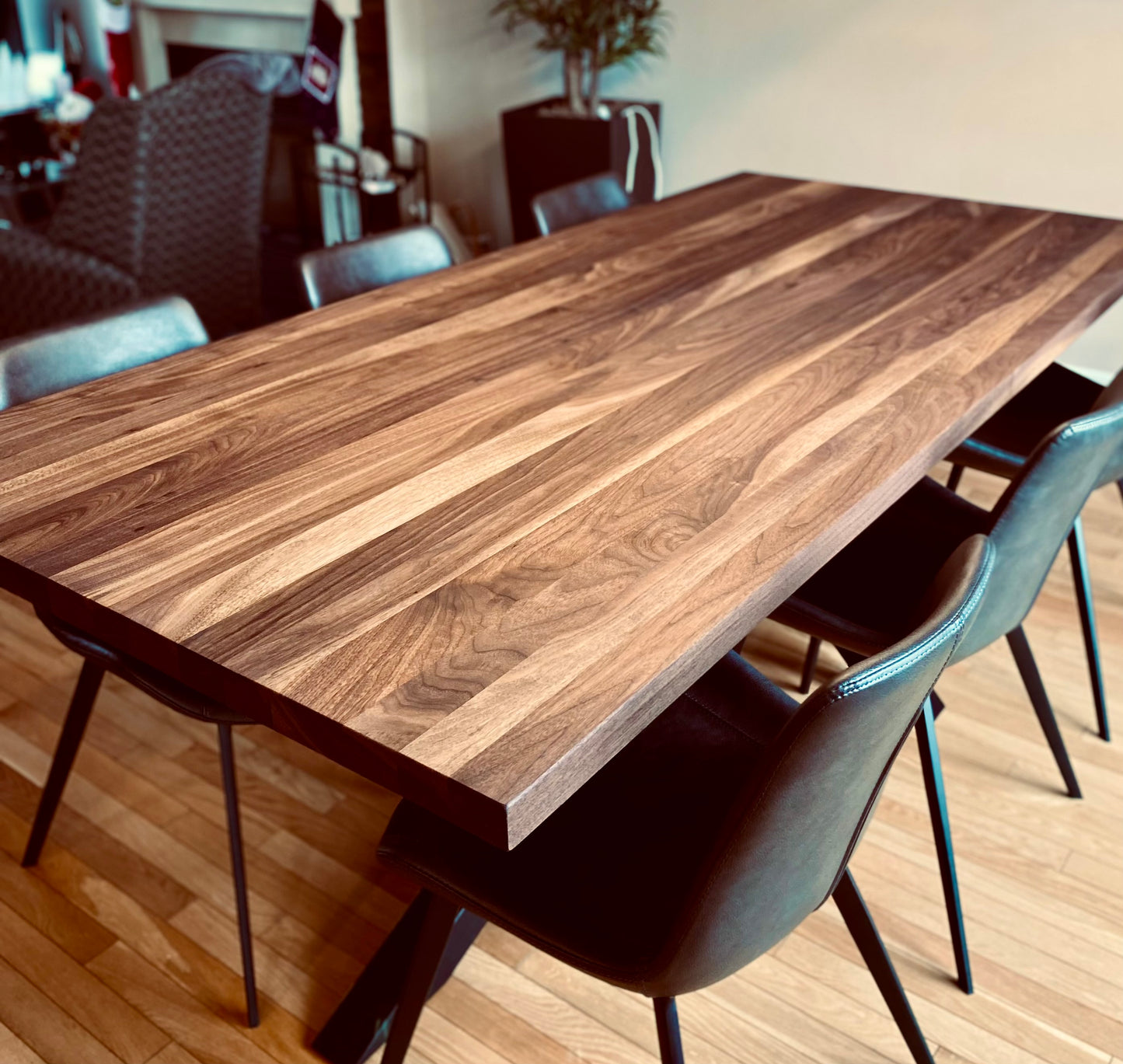 La Noyer Noir - Table en bois de noyer noir sur mesure