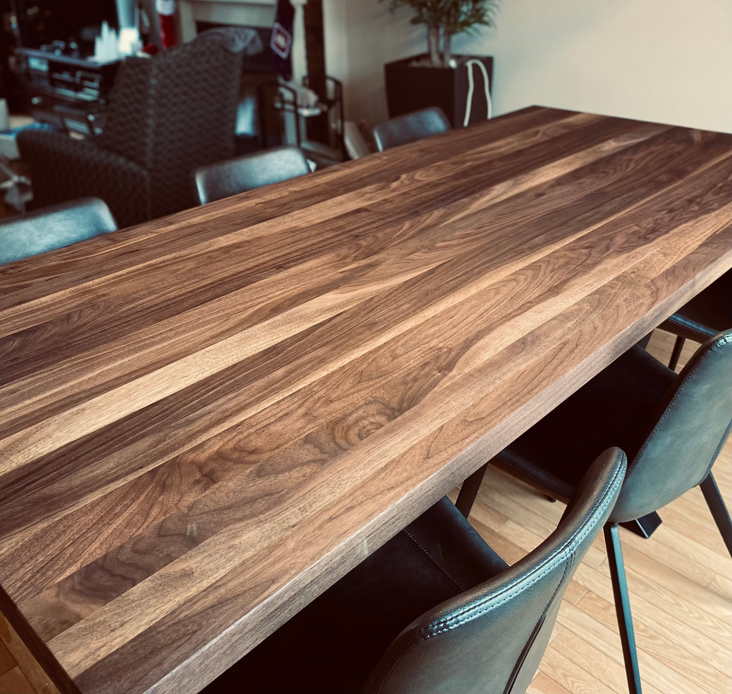 La Noyer Noir - Table en bois de noyer noir sur mesure