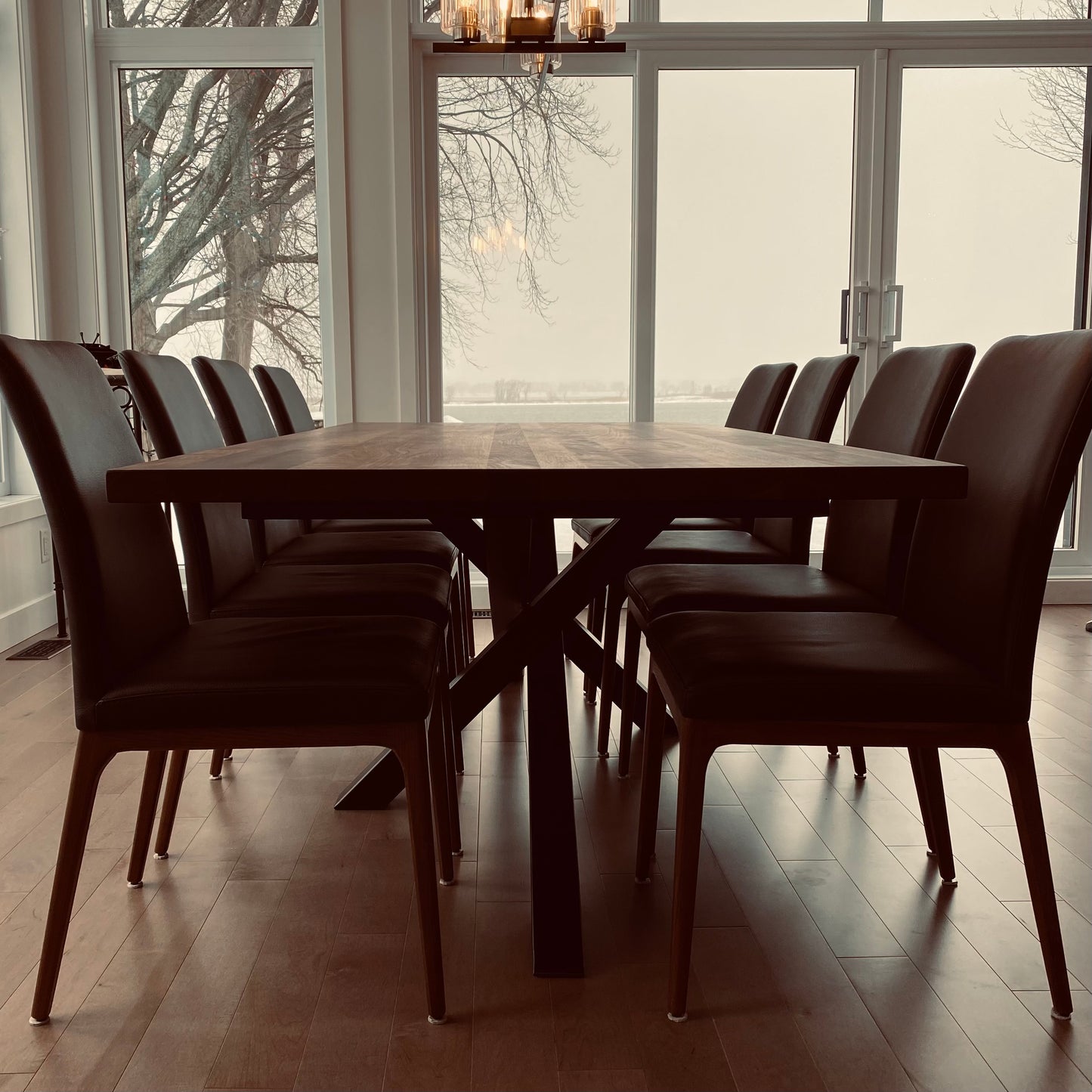 La Noyer Noir - Table en bois de noyer noir sur mesure